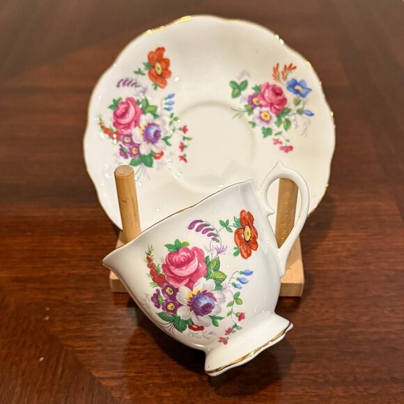 Royal Albert English Tea Cup and Saucer Set - Pink, Purple and Blue Flowers - Picture 5 of 6